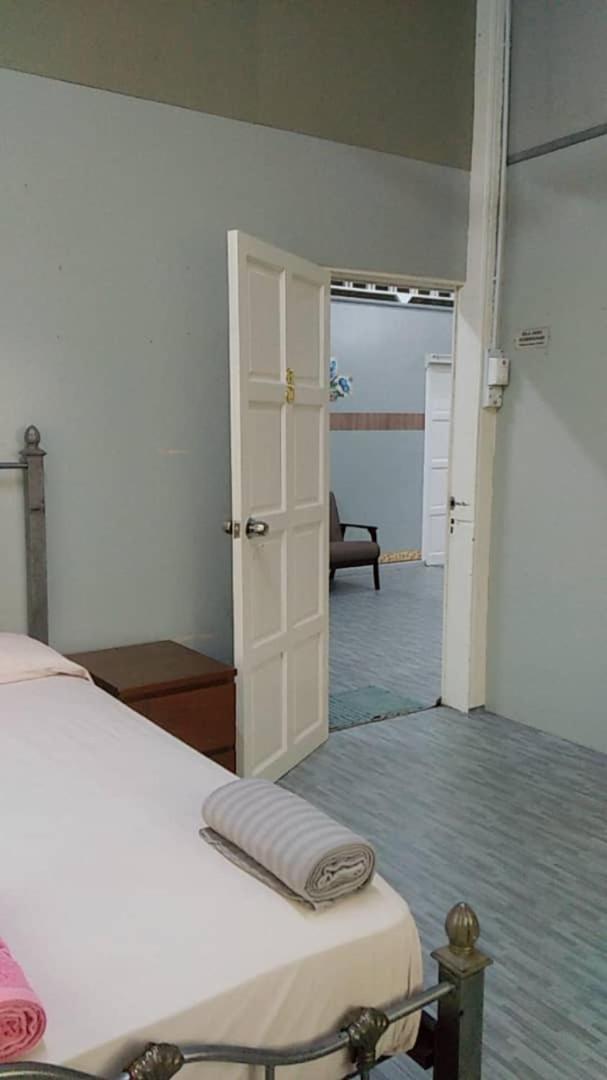 Ila Homestay Kuala Besut Jetty Exterior foto